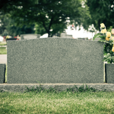 Sírfelújítás és betűfestés – amikor a kő új életre kel